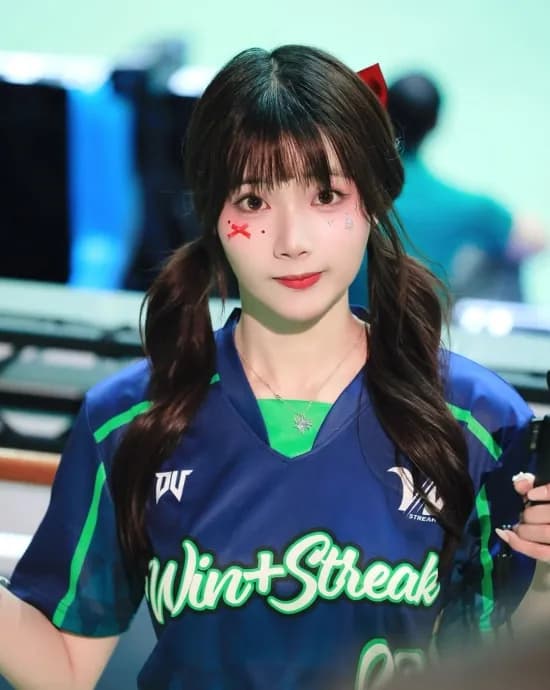 Elaine 玥晨